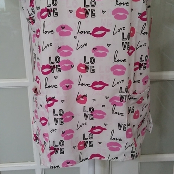 NEW Mock Wrap Valentine's Scrub Top - Picture 7 of 14